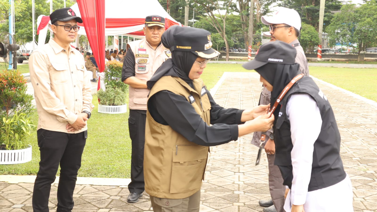 Penyematan Tanda Pengenal Secara Simbolis Oleh Pj. Walikota Jambi