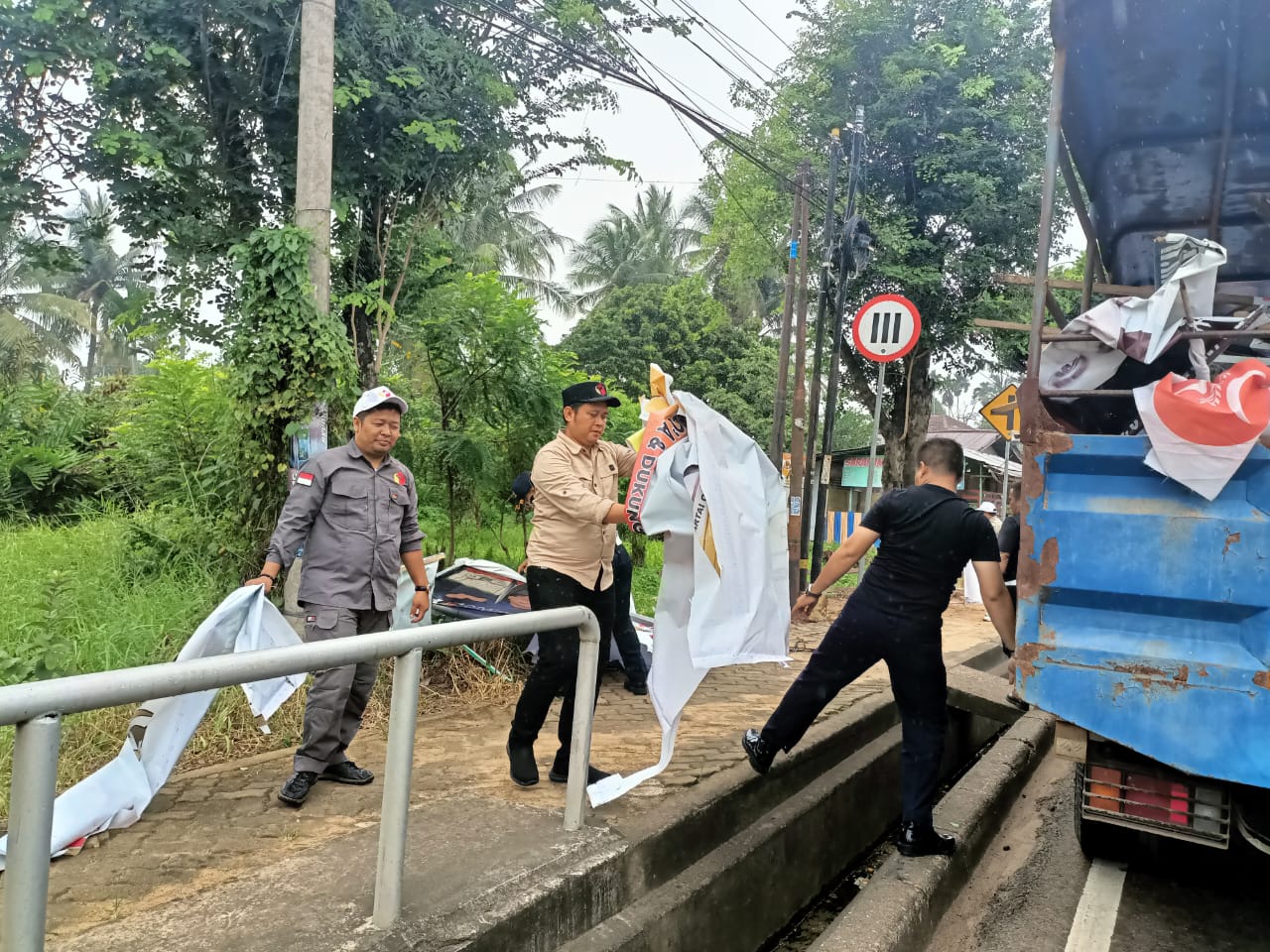 Penertiban Alat Peraga Kampanye 