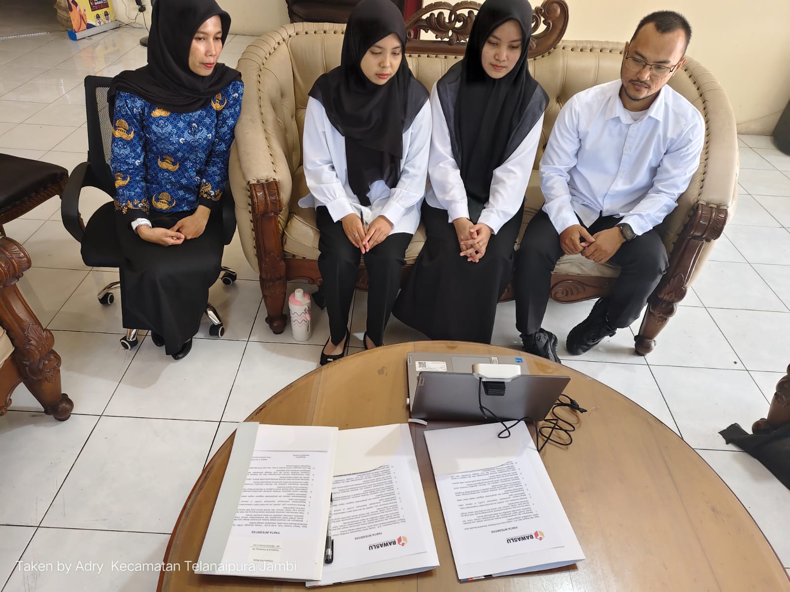 mengikuti Zoom Nasional Serentak RI 