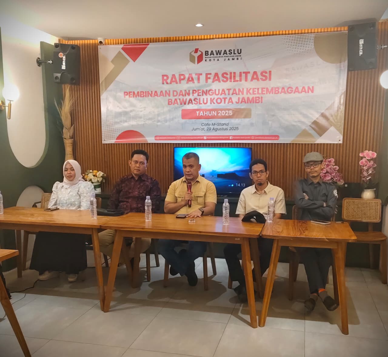 Pembukaan kegiatan oleh PimpinanBawaslu Kota dan Provinsi Jambi