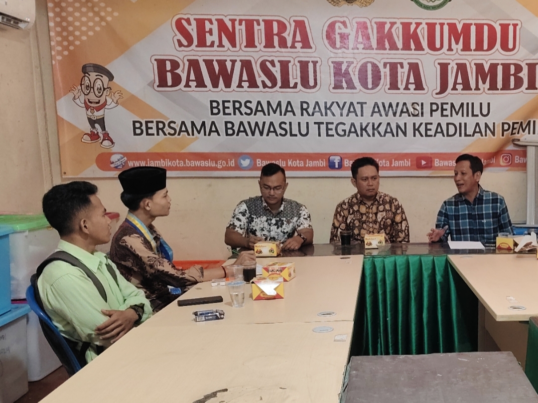 Diskusi Konsolidasi Demokrasi Bawaslu Kota Jambi brsama PC PMII Kota Jambi, Kamis (5/2/2026). 