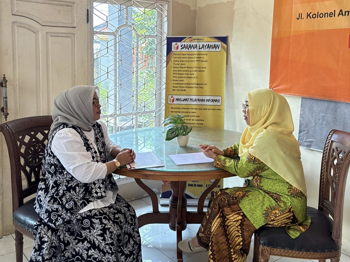 Anggota Bawaslu Sinta Febria Ningsih diskusi bersama perwakilan MD Forhati Jambi