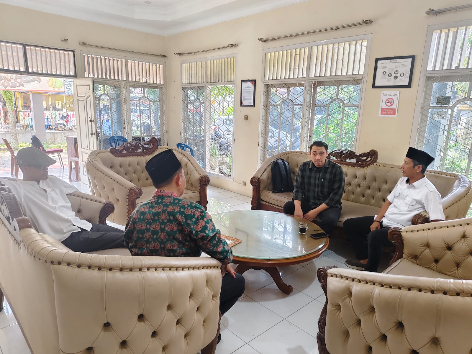 Diskusi Konsolidasi Demokrasi Bawaslu Kota Jambi dan Akademisi Universitas Jambi, Zakly Hanafi