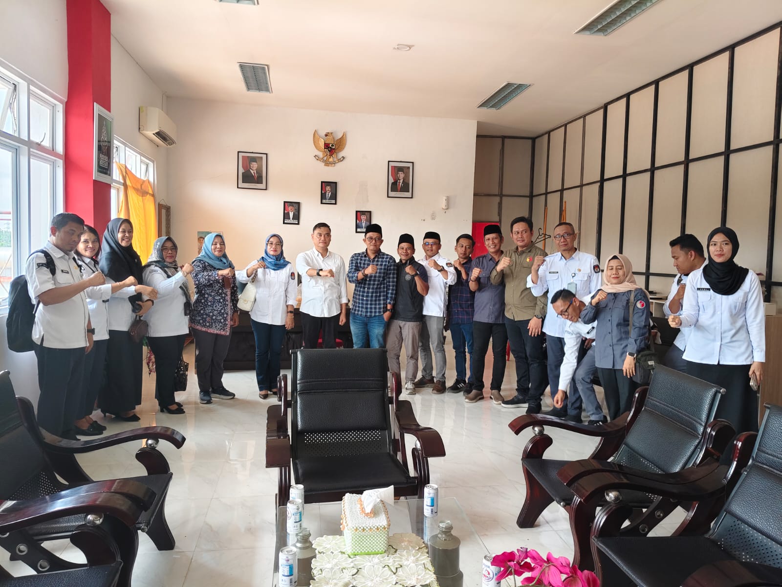 Foto bersama usai kegiatan Pemutakhiran Data Pemilih Berkelanjutan (PDPB) yang dilaksanakan di Lembaga Pemasyarakatan (Lapas) Kelas IIA Jambi