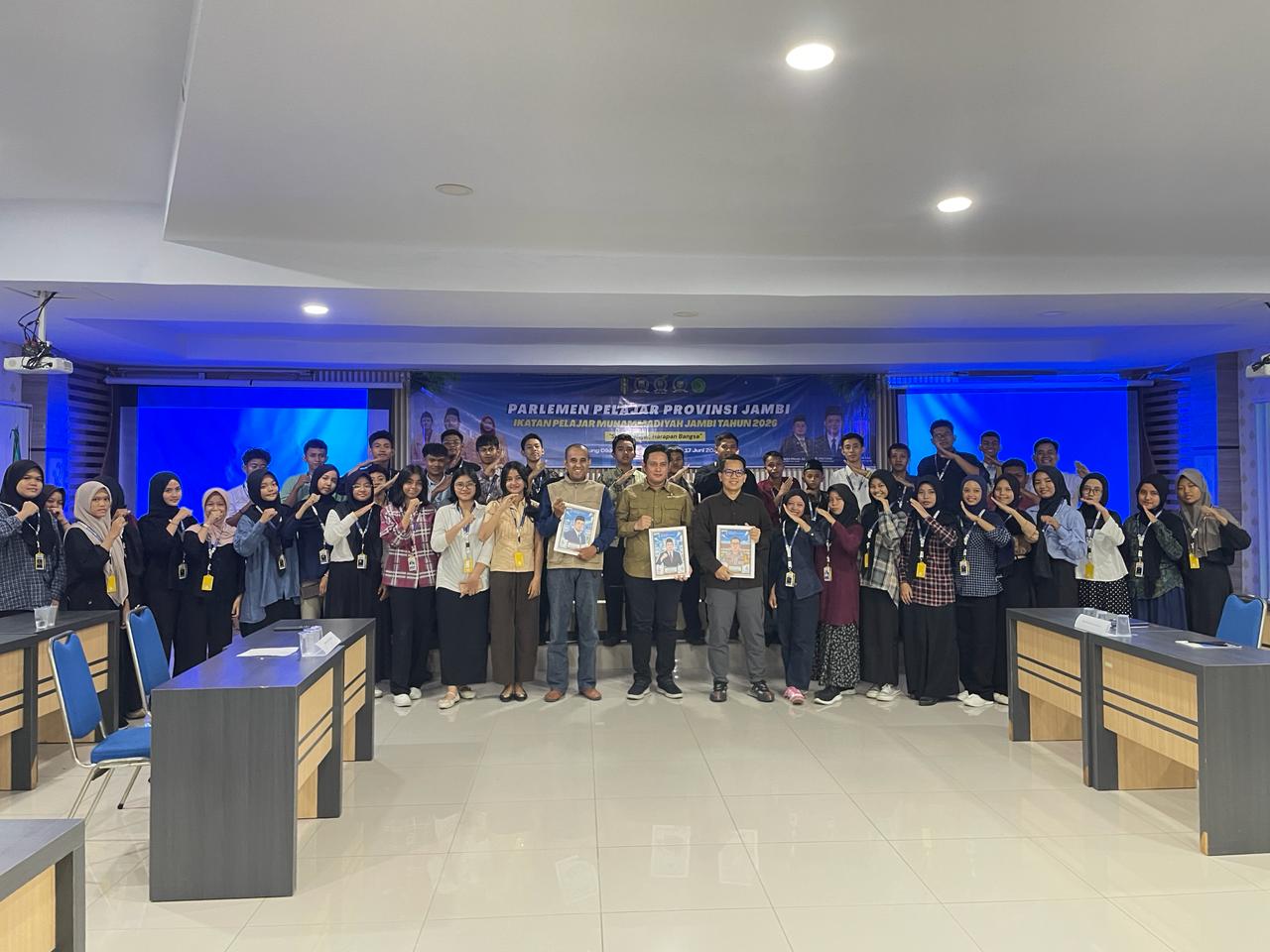 Foto Bersama usai kegiatan Parlemen Pelajar Provinsi Jambi yang diselenggarakan oleh Ikatan Pelajar Muhammadiyah Jambi