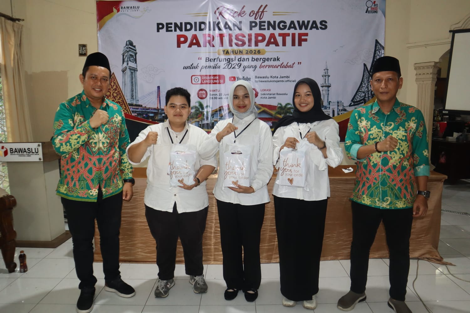Foto Bersama peserta pendidikan pengawas partisipatif