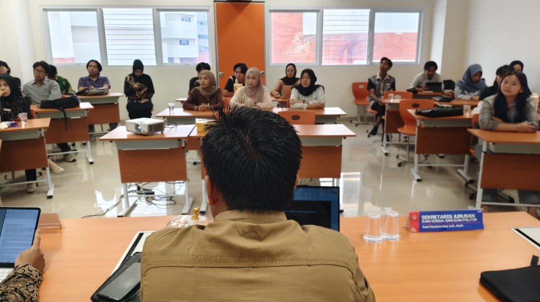 Ketua Bawaslu Kota Jambi, Alamsah memberikan Bimtek