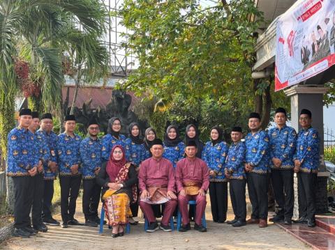Foto Bersama usai upacara bendera HUT ke 81 RI