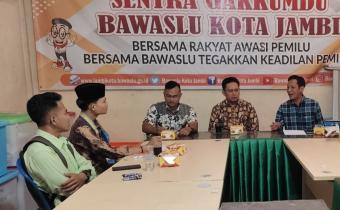 Diskusi Konsolidasi Demokrasi Bawaslu Kota Jambi brsama PC PMII Kota Jambi, Kamis (5/2/2026). 