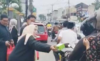 Bawaslu Kota Jambi Berbagi Takjil