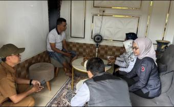 Tim Bawaslu Kota Jambi dan KPU Kota Jambi melakukan Coktas di rumah warga