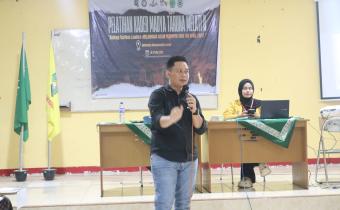 Ketua Bawaslu Kota Jambi, Alamsah memberika materi Pada Kegiatan Pelatihan IPM Jambi