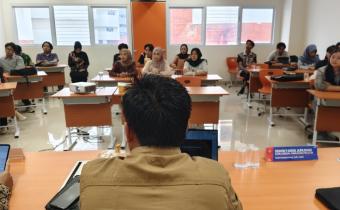 Ketua Bawaslu Kota Jambi, Alamsah memberikan Bimtek